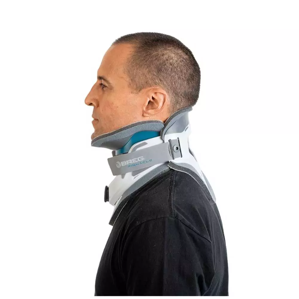 Pinnacle Cervical collar 172 by Breg